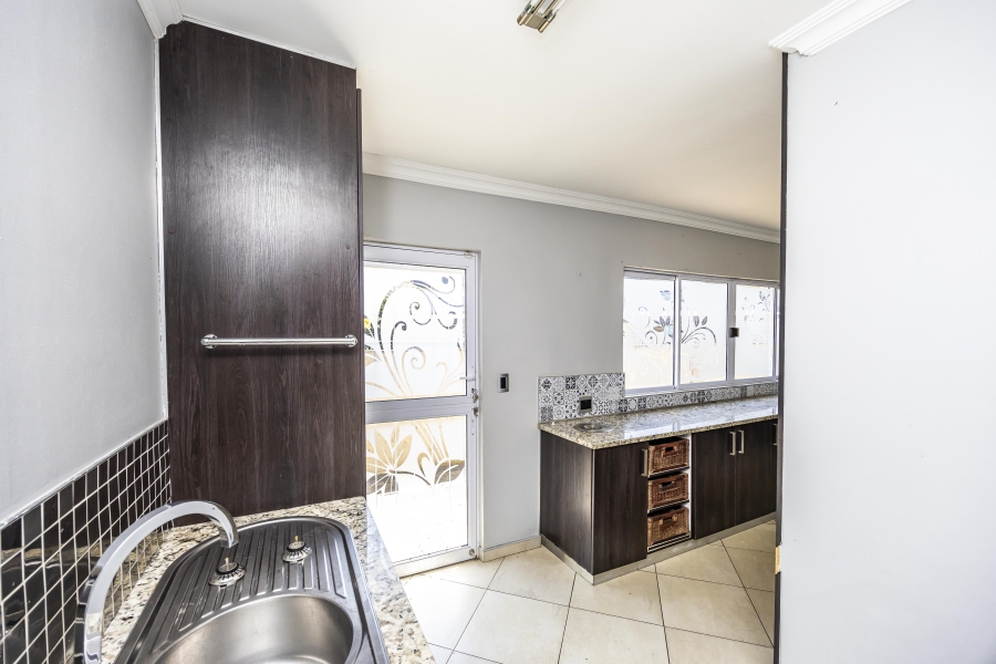 4 Bedroom Property for Sale in Sunrise On Sea Eastern Cape